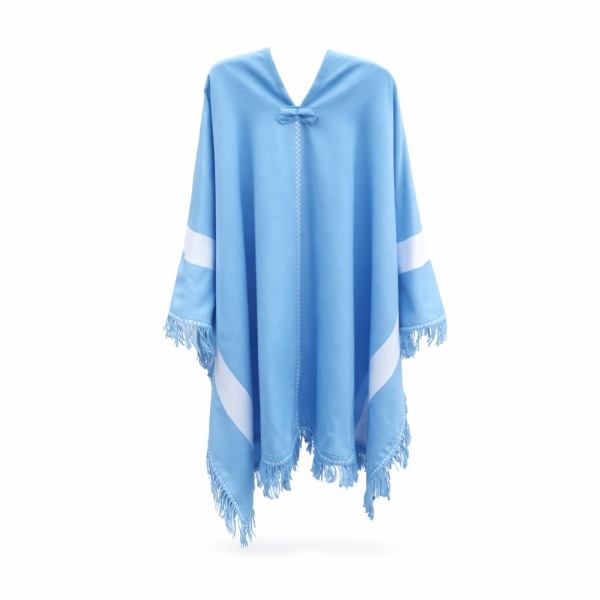 Poncho gaucho liviano celeste y blanco con guarda lineal