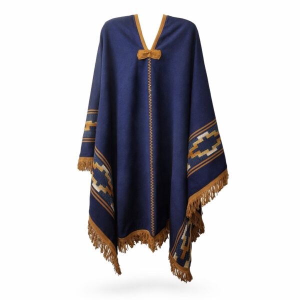 Poncho gaucho liviano azul con guarda pampa